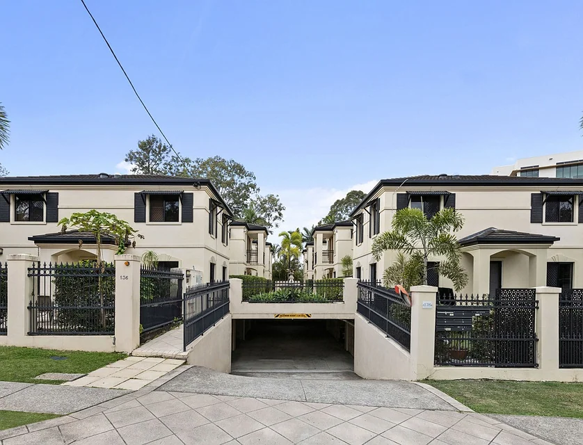 6/136 Central Avenue, Indooroopilly, Brisbane Western Region, 3 rūma, 2 rūma horoi, Townhouse