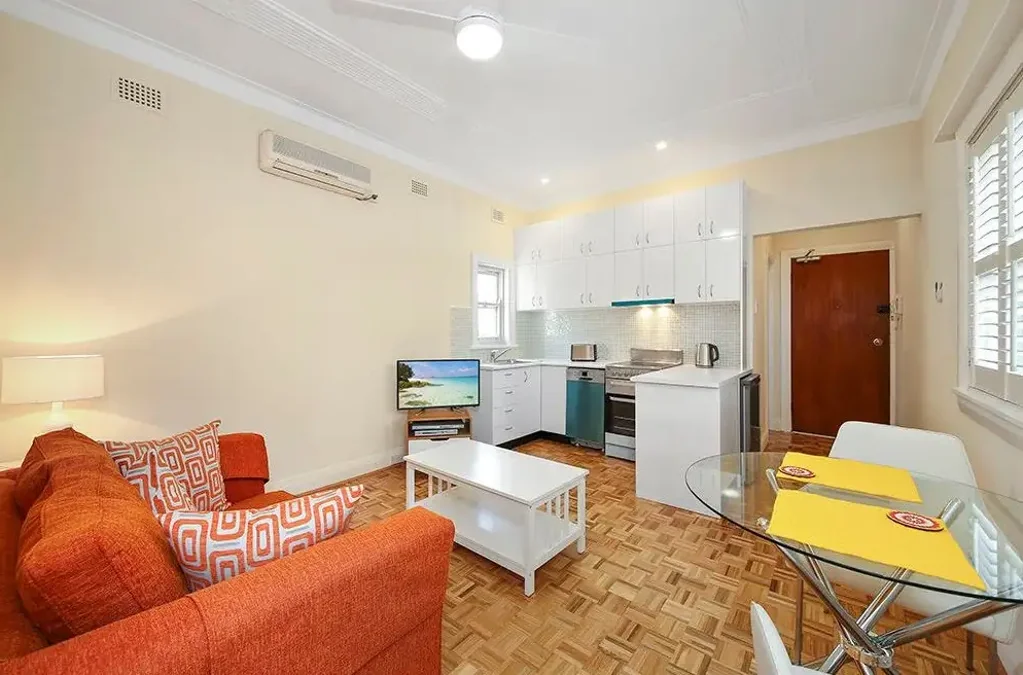 Furnished One Bedroom Apartment One Block Away From The Beach