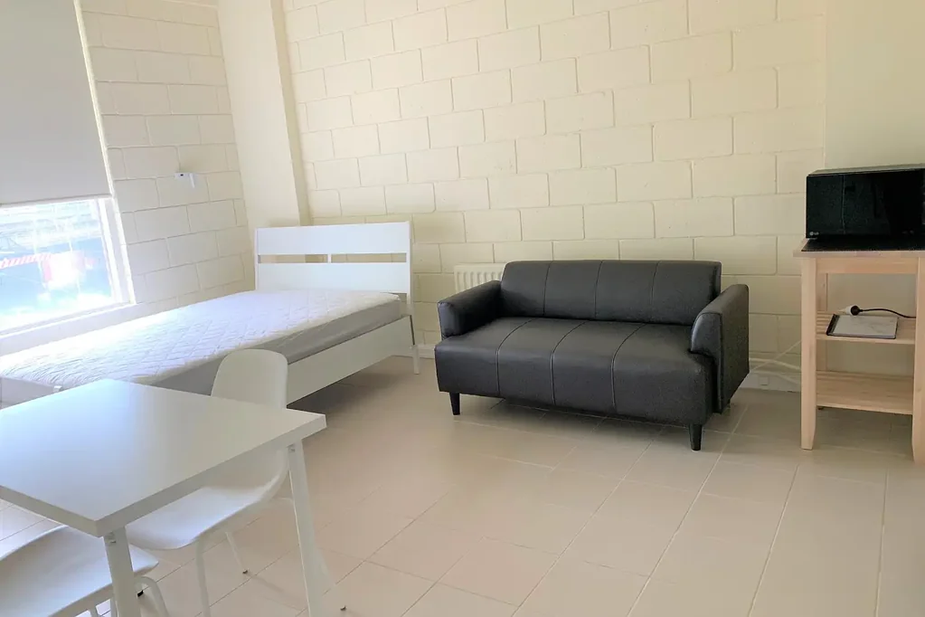 FULLY FURNISHED Studio Apartment! **Prefer 12 months lease**