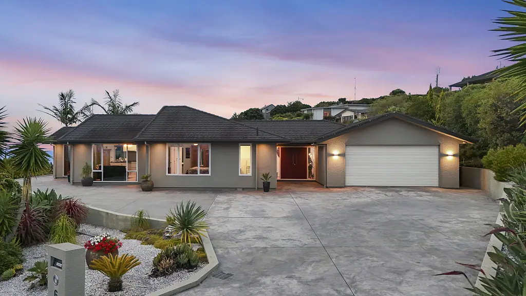 Britannia Heights 4 Bedroom The quiet life with grandstand views