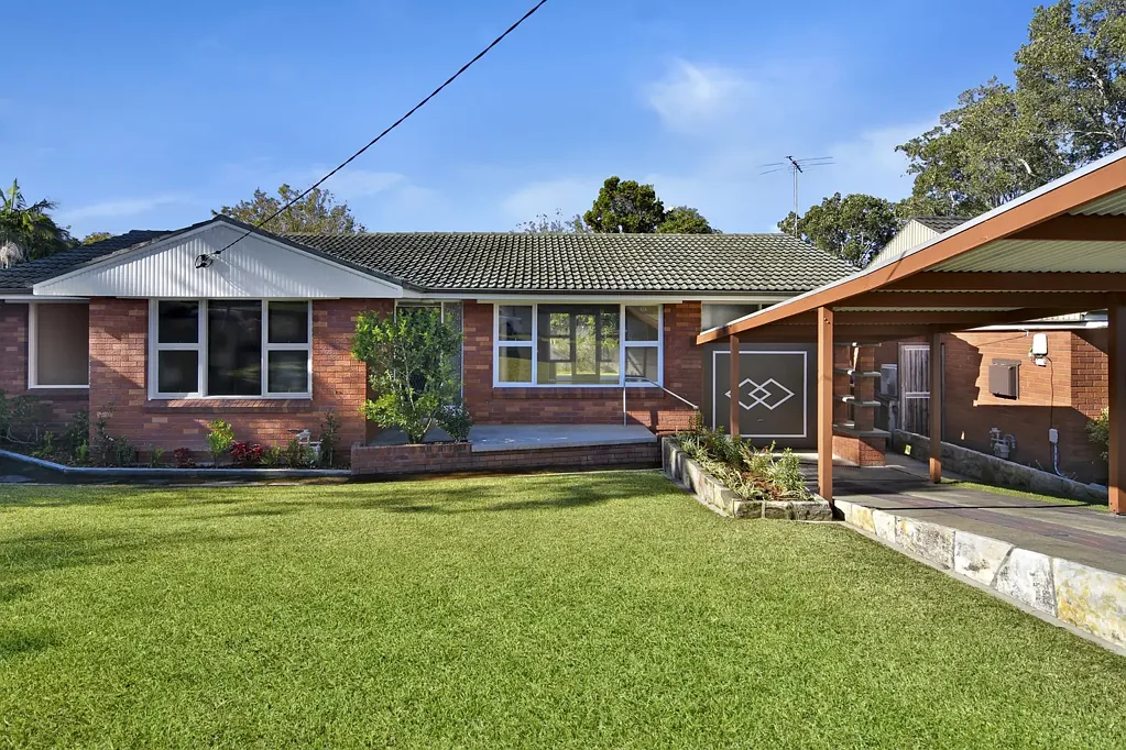 IMMACULATE FAMILY HOME WITH HUGE BACKYARD