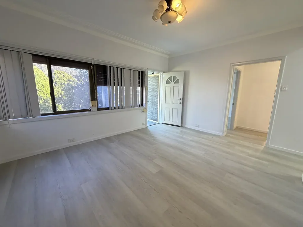 Freshly Renovated Family Home in Convenient Peakhurst Location