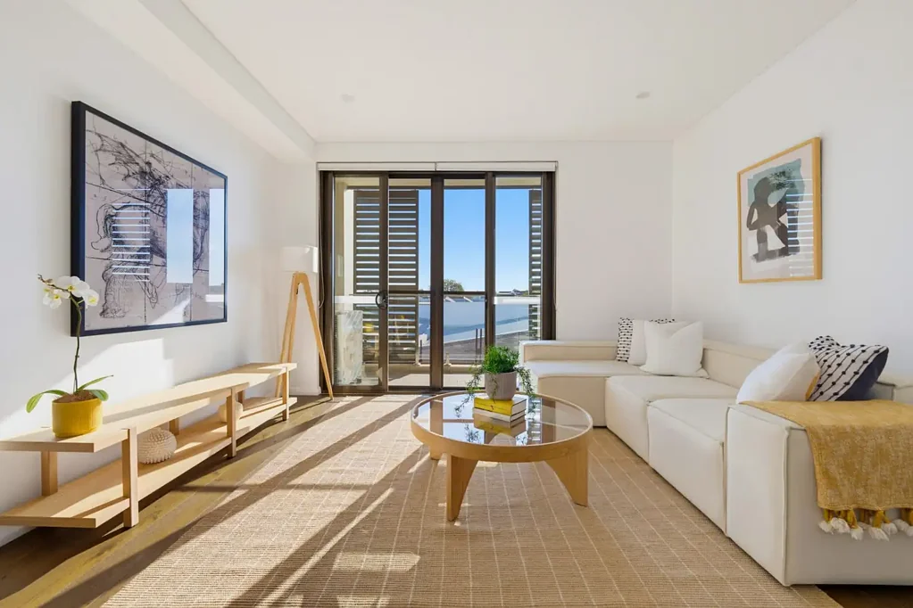 Rosebery 3Moenga OVERSIZED SPLIT LEVEL THREE-BEDROOM FAMILY RESIDENCE WITH STUDY