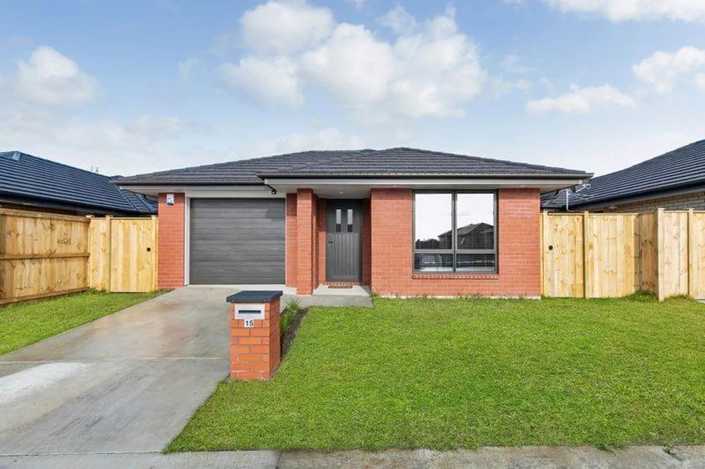 Modern Home Close To Town and Schools