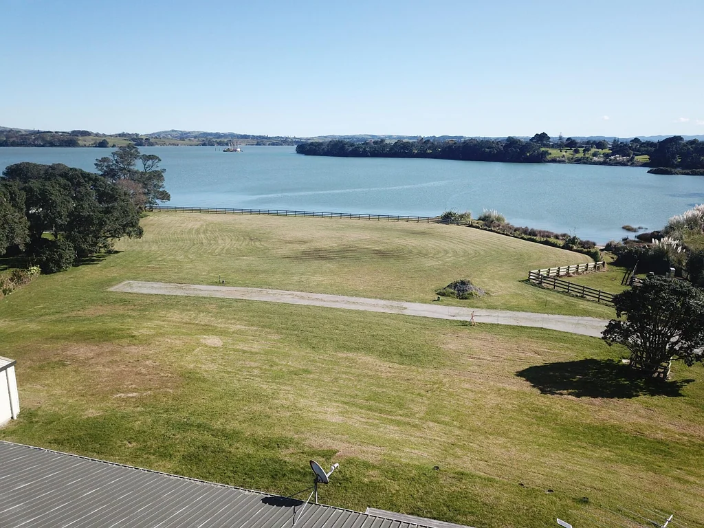 Clarks Beach Vendor may trade - 1.4 acre Beachfront section