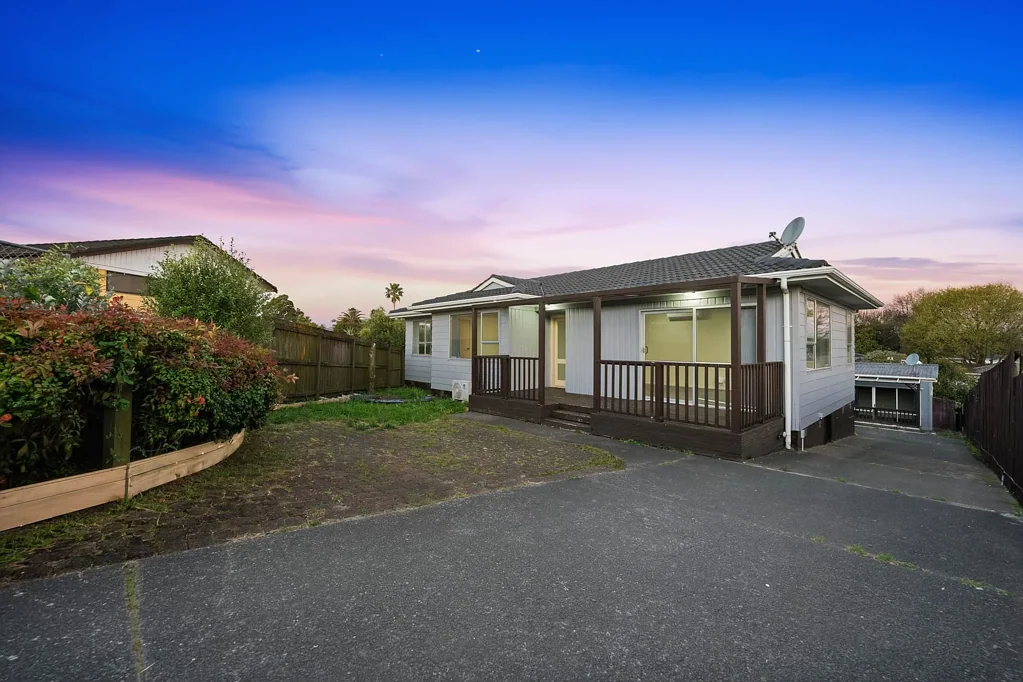 Papatoetoe 6 Bedroom Great Value for TWO!