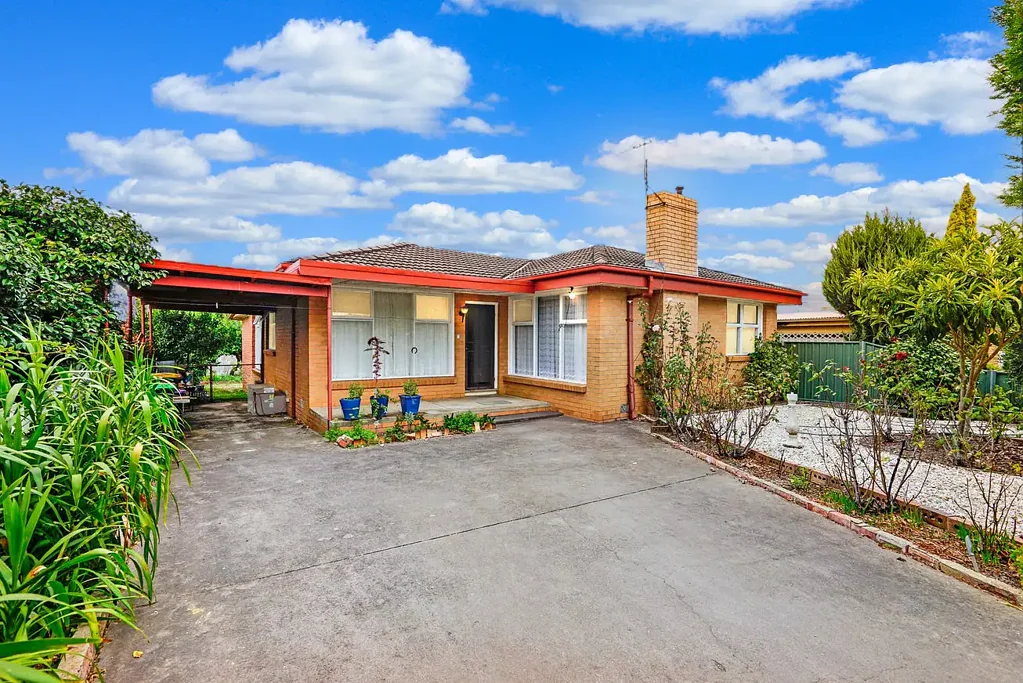 Located in a quiet court in Ararat's West End, four-bedroom home