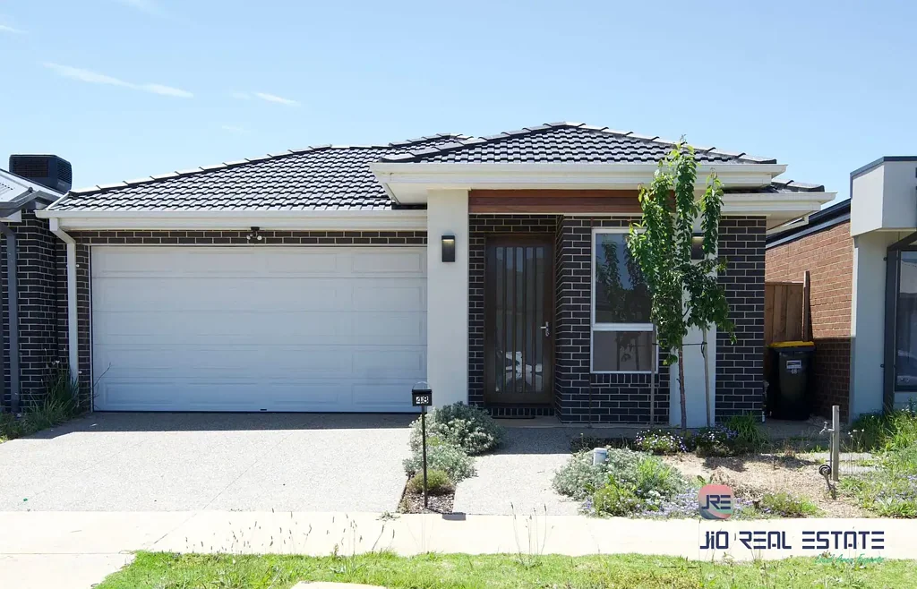 Weir Views 4房 全新精工建造 四卧两卫空间 美丽瓷砖浴室 高端石制厨房 全屋地板铺设 邻近Opalia Plaza 社区环境迷人 4 Bedroom Upgraded House 2 Mins for Opalia Plaza | Near to Schools and Train Station