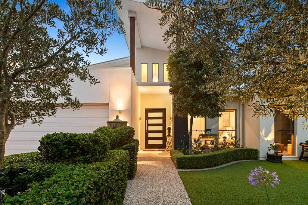 6 Argyle Crescent, Bundall, QLD 4217