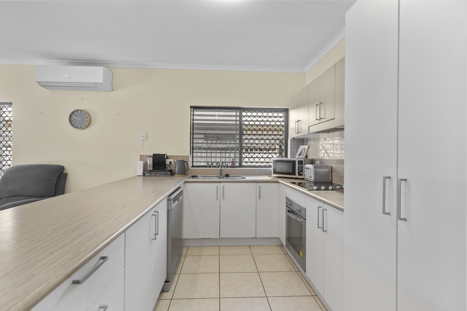 9 RODERICK ST, BENTLEY PARK QLD 4869, 0 غرف, 0 حمامات, House