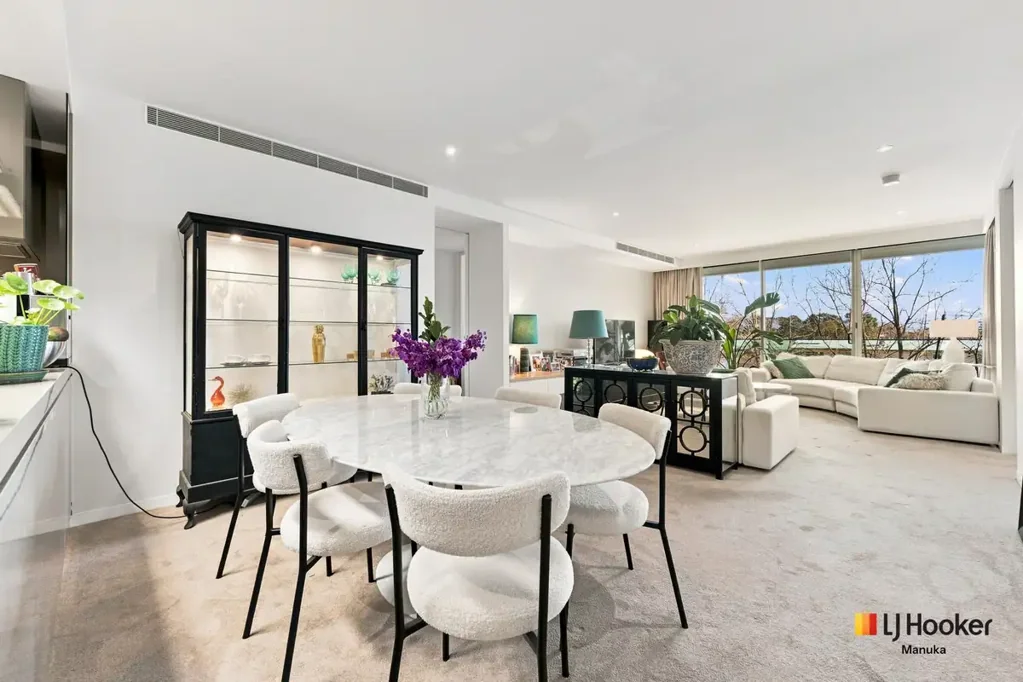 Deakin 2Zimmer Generous Inner South Living in the Prestigious Ambassador Complex