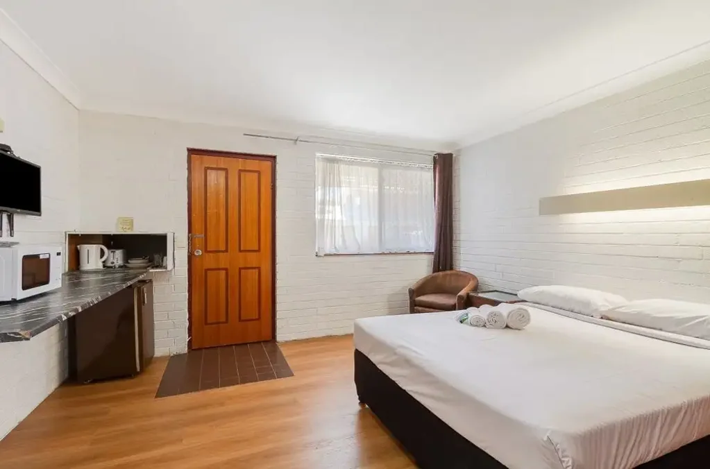 RIVERFRONT SELF CONTAINED STUDIOS FOR RENT