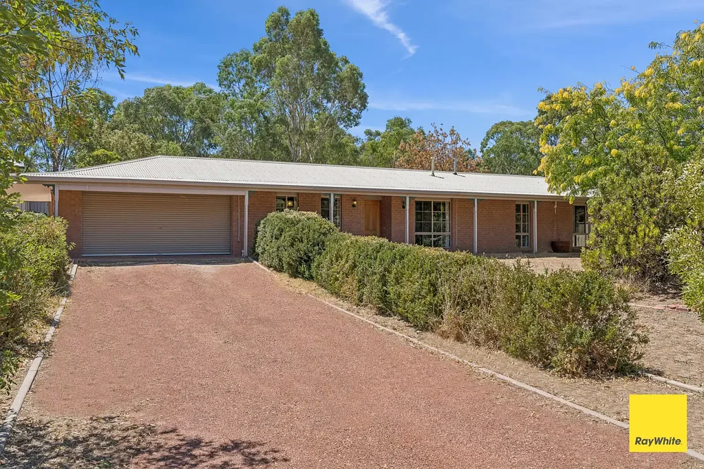 4 Pioneer Drive, Maiden Gully, VIC 3551