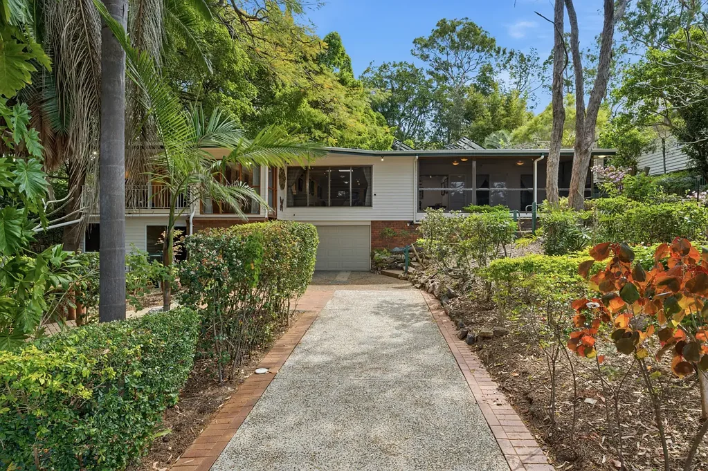 Indooroopilly 4બેડરૂમ Strategic Land Banking | Subdivision Rarity - Open Sat 11 - 11:30am (26th Sept)