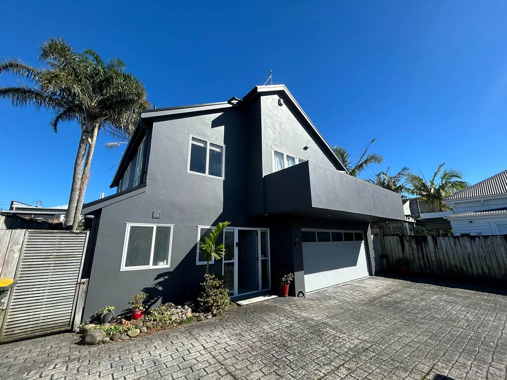 Stunning Family Home with Sea & City Views – N...