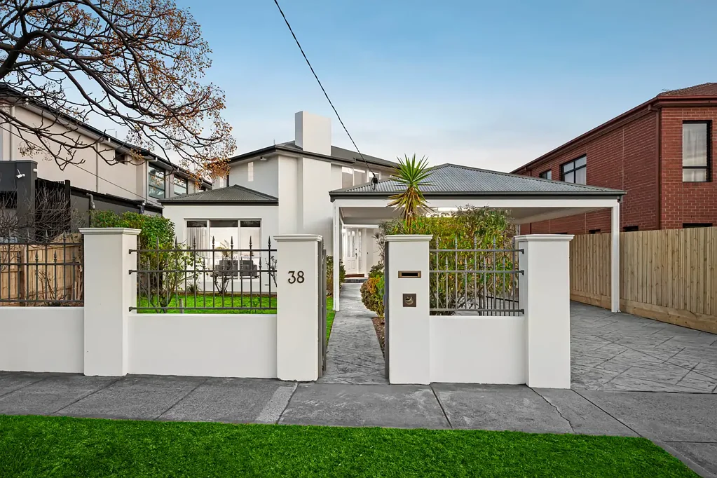 Bentleigh 5બેડરૂમ Architecturally Designed Family Excellence in Prime Bentleigh Locale