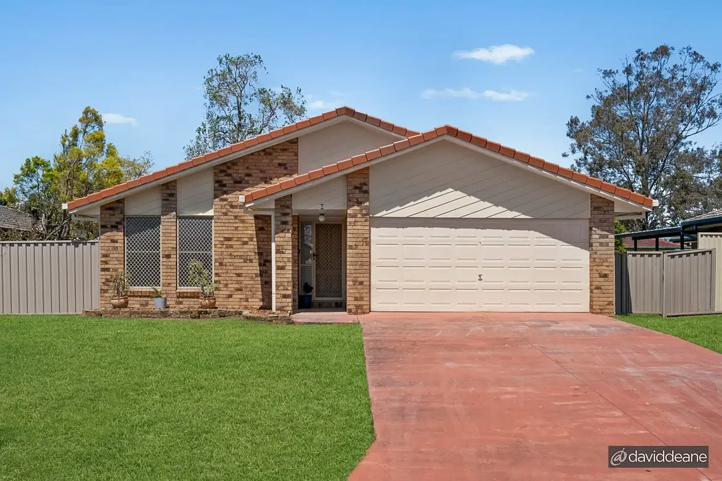 Family Home Nestled in the heart of Bray Park!
