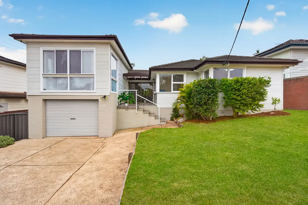 Old Toongabbie 4Phòng ngủ Elevated Family Living With Space, Outlooks And Future Potential