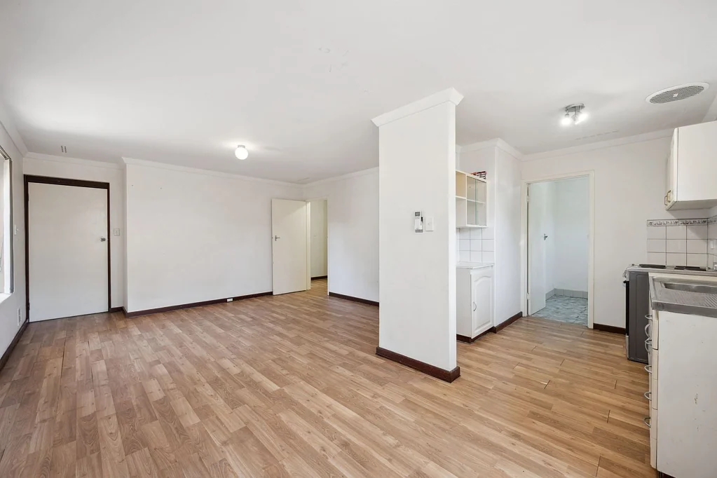 3x1 In Ideal Location!
