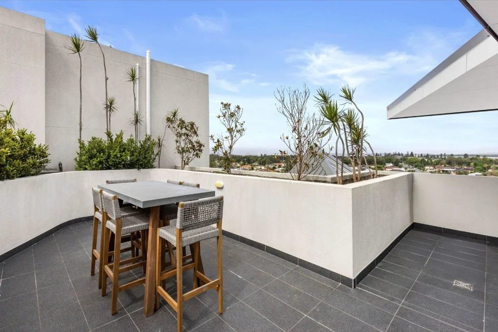 Sans Souci 2房 宽敞两居 专属露台 Botany Bay全景 现代装修 步行便利 Private Rooftop Terrace with Panoramic Views