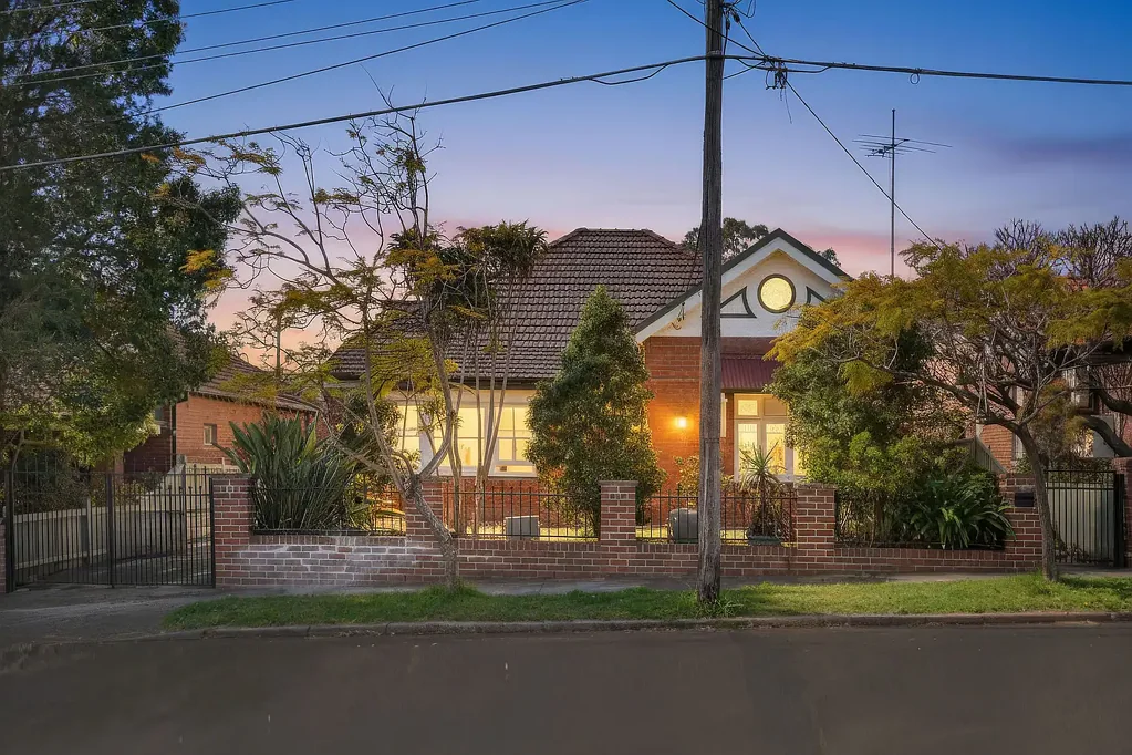 Strathfield 5房  Versatile family living with exceptional space and functionality