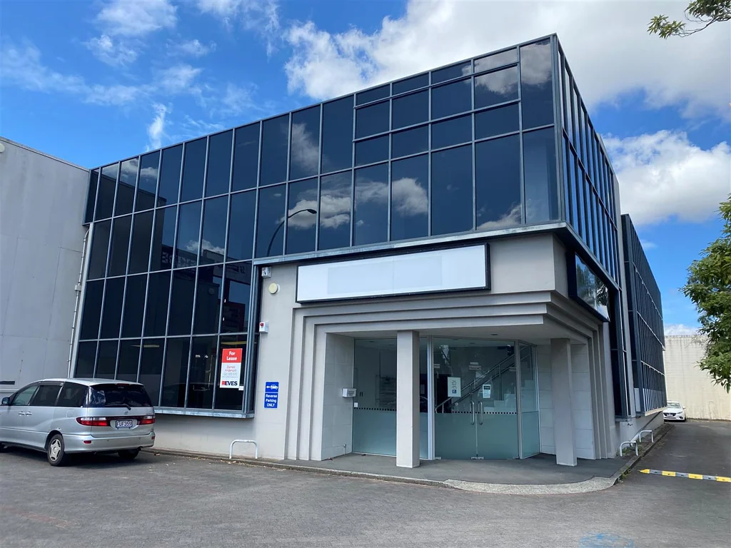 Hamilton Central Excellent Open Plan Option Priced Right