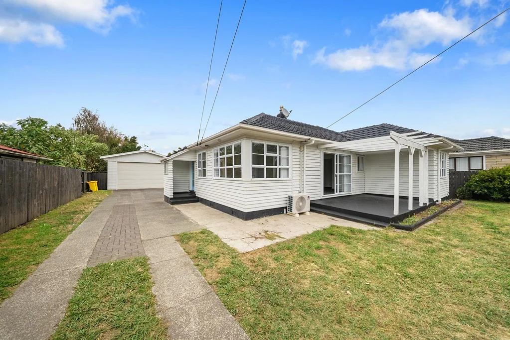 Takanini 3Zimmer Home And Income On Massive Section