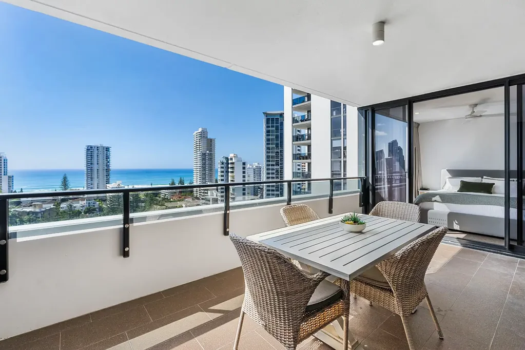Broadbeach 2房  Stunning Ocean Views In Prime Broadbeach Location!
