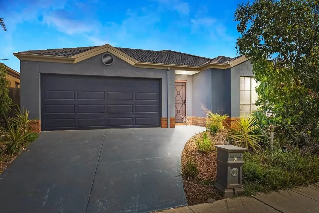 Beautifully Presented Family Home in the Heart of Featherbrook!