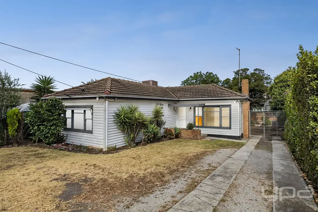 Niddrie 2房 Niddrie心脏地带 477m²蓝筹地块 邻近便利设施 潜力翻新扩建重建 $850,000 - $890,000