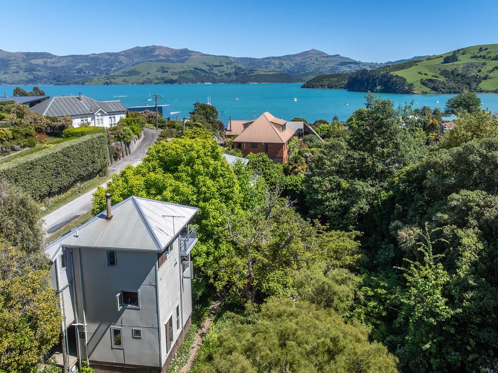 Akaroa 1房  Treetop Hideaway moments from the waterfront