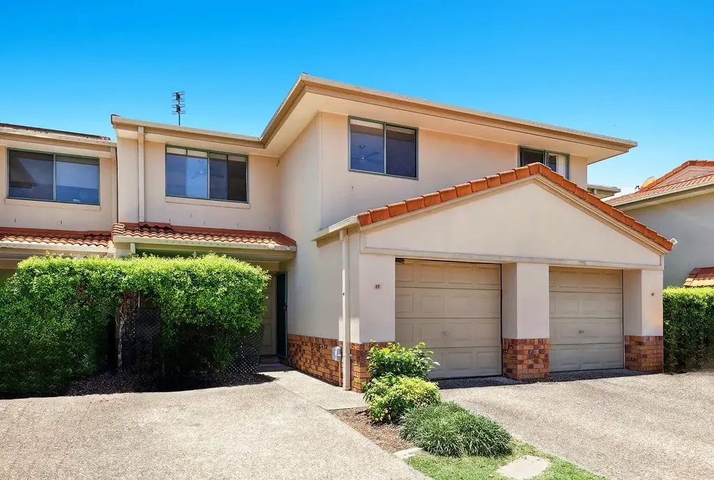 For Rent – Townhouse in the Heart of Varsity Lakes
