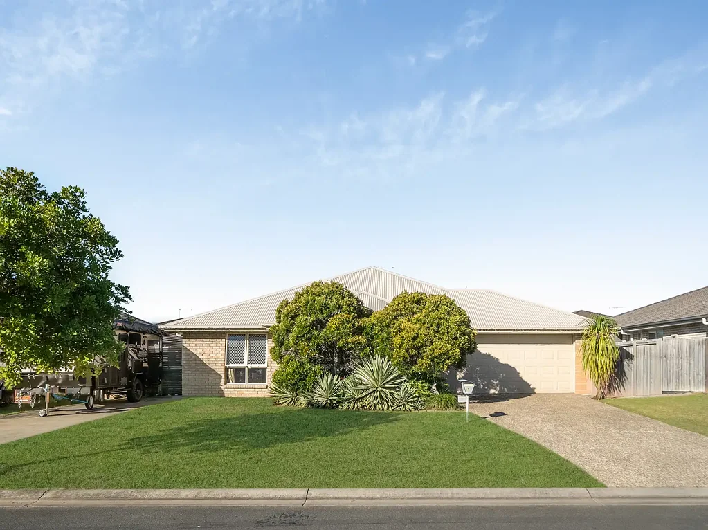 Caboolture 4ห้องนอน Side Access, Solar, Battery & Potential Rent of $810 pw