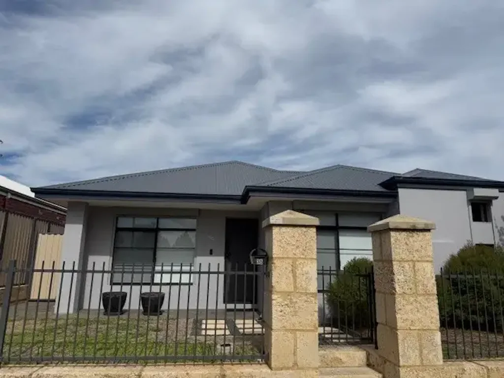 CLICK ON VIDEO ICON FOR 3D VIRTUAL WALKTHROUGH