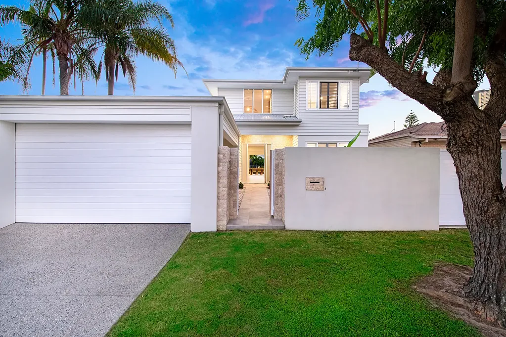 6 Frascati Street, Mermaid Waters, QLD 4218