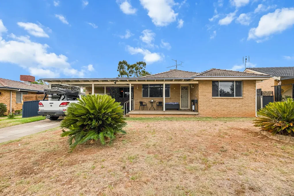 37 Waree Drive, Tamworth, NSW 2340