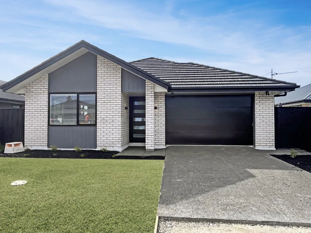 Brand new 4 bedroom in Prestons Park!