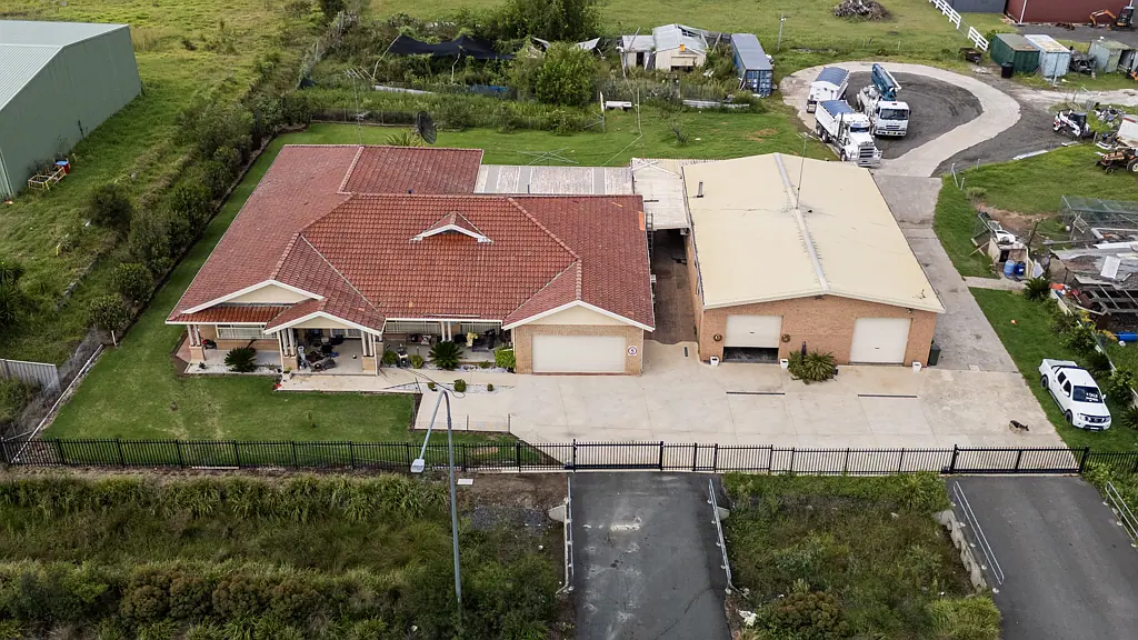 Rossmore 7房 校网RU4 宽敞3.8英亩土地 4卧3卫住宅 巨大棚屋双车库 安全停车位 Rossmore位置 未来增长潜力 多功能英亩地产机会 Future Development Potential
