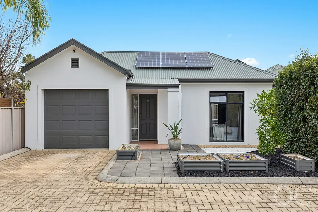 Cumberland Park 2房  Open the Door to a Rear-Set Retreat with a Courtyard Surprise