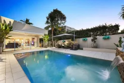 8010A Vista Drive, Benowa