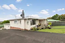 37 Amberley Avenue, Te Atatu South