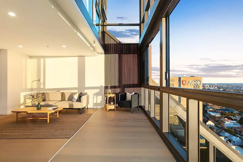 Elegant and sky high 2-bedroom penthouse