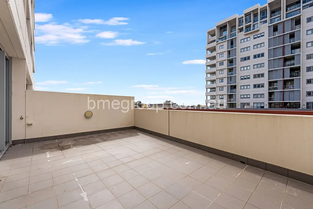 Hurstville 1ਬੈੱਡਰੂਮ Huge Entertainer Balcony | Timber Floor |Study Room | Split Aircon | Total Size 105 SQM