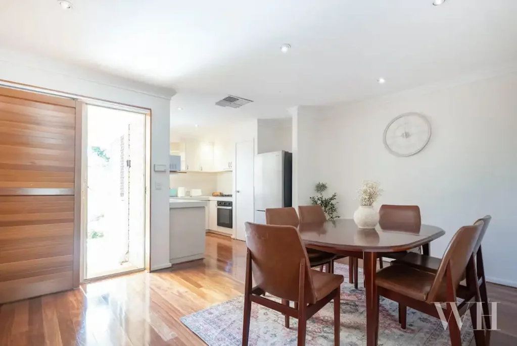 Fully Furnished Como Retreat!