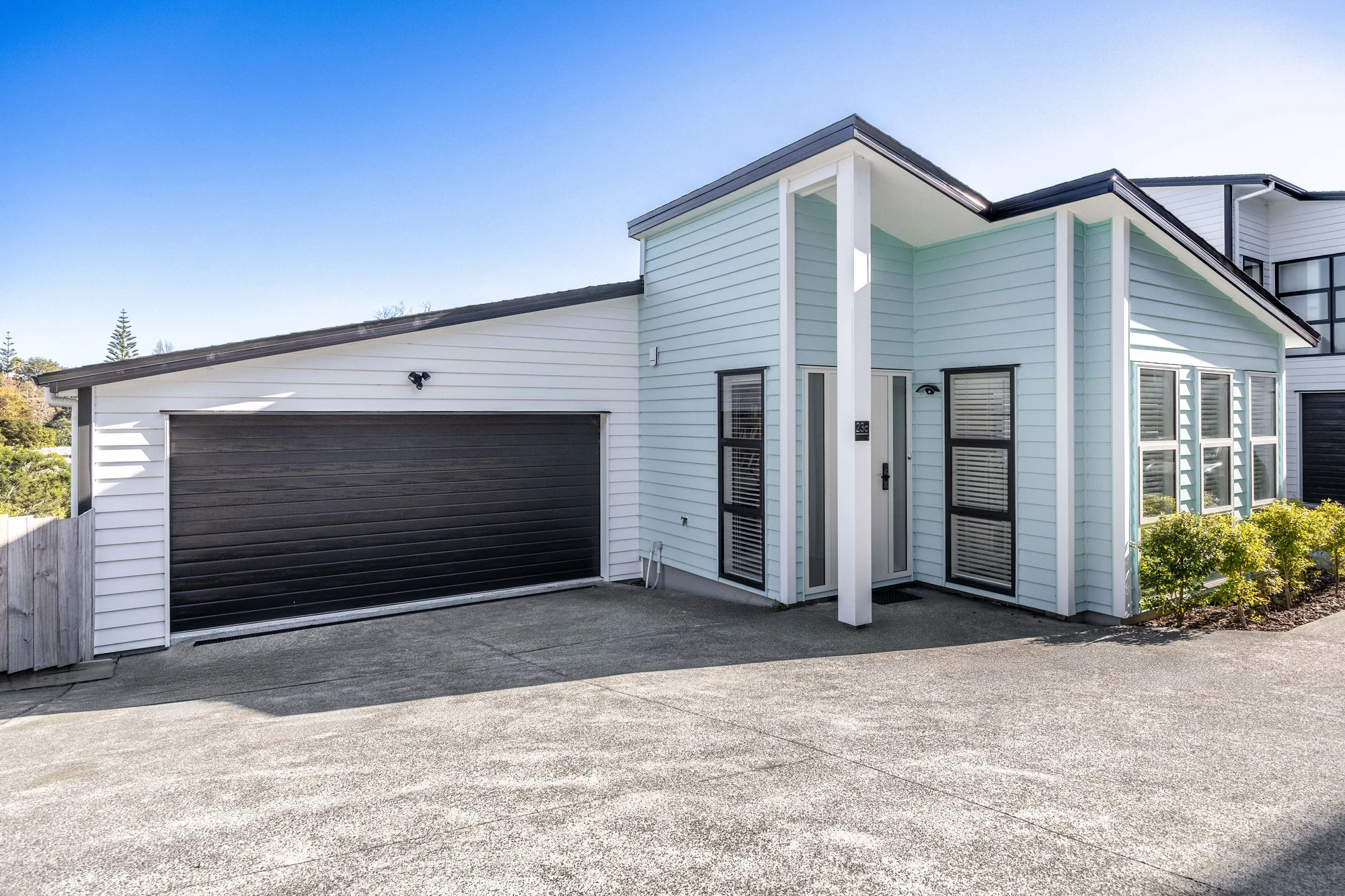 Glenfield 4 Slaapkamer Modern Family Living - Exceptional Lifestyle!