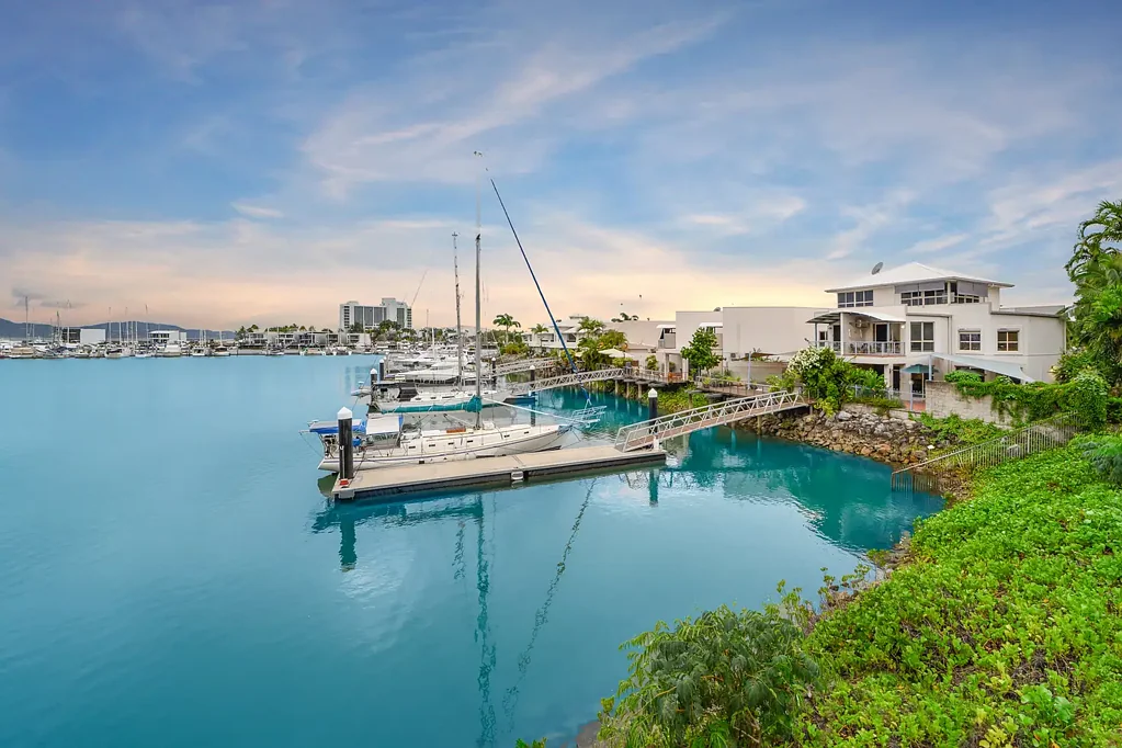 Private Marina front Villa with Plunge Pool & Stunning Water Views