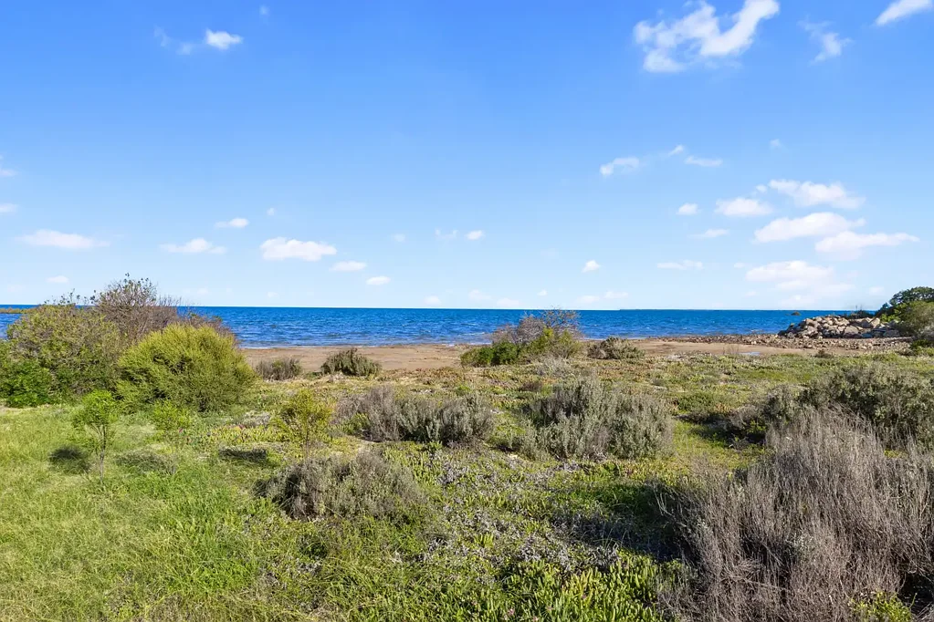 Clinton 3कमरा Rare Beachside Opportunity - Timed Online Auction
