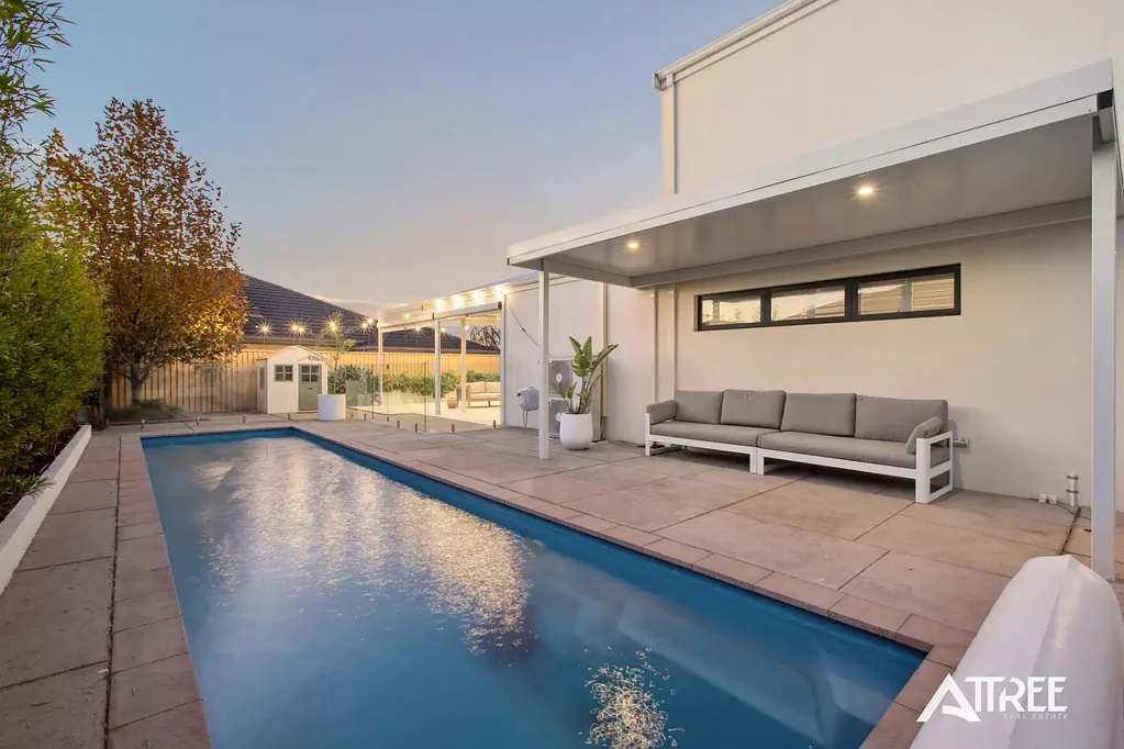 Southern River 4غرفة نوم SIMPLY STUNNING - 4 BED + 2.5 BATH + THEATRE + STUDY + POOL