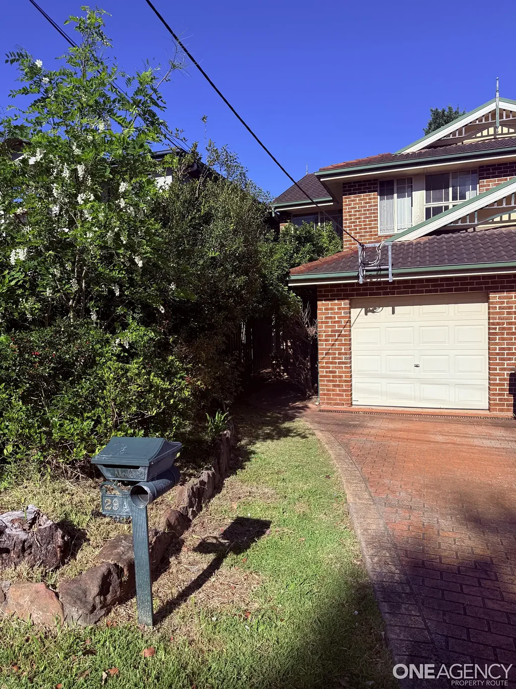 LARGE 3 BEDROOM DUPLEX | GREAT LOCATION