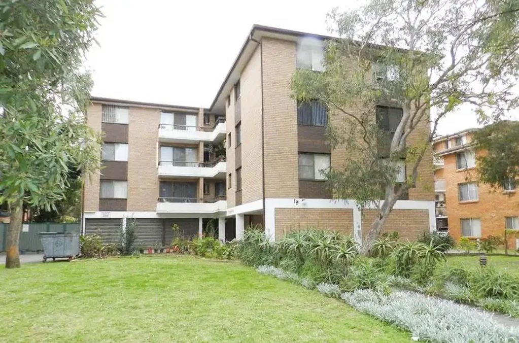 1ST FLOOR UNIT IN THE HEART OF CANLEY VALE